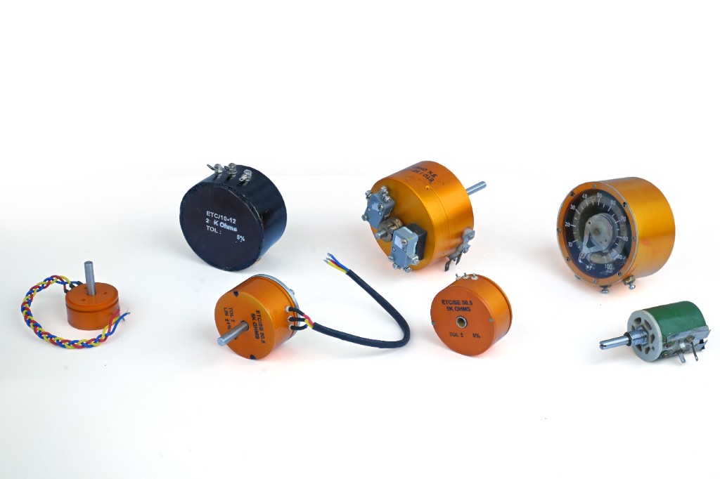 ETCC wire-wound servo and standard potentiometers — product lineup on white